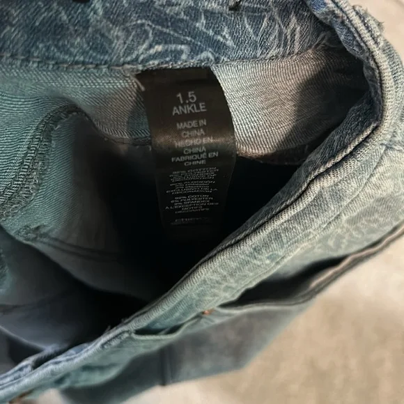 {Chico’s} So Slimming Girlfriend Ankle Jeans - Picture 3 of 3